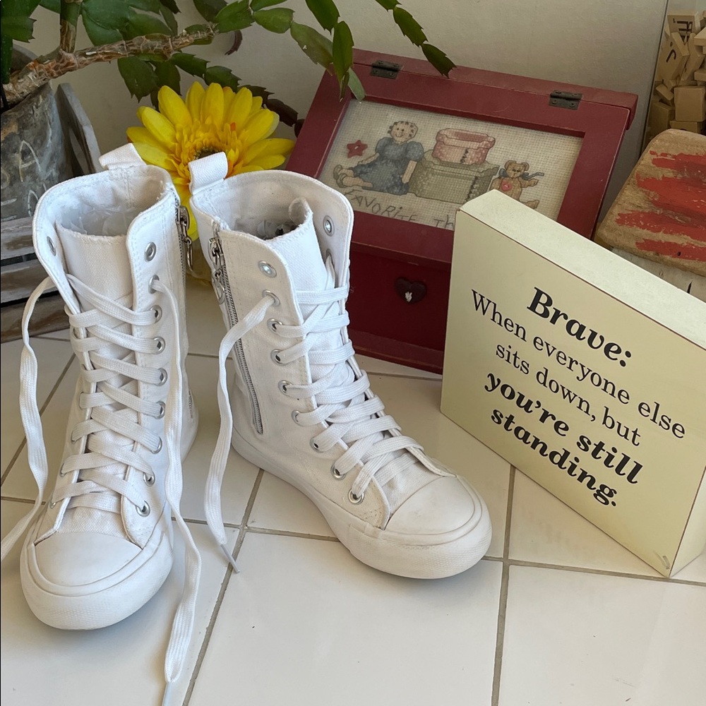 ‘OPOEE’ Lace-Up Side Zipper Hi-Top Sneakers